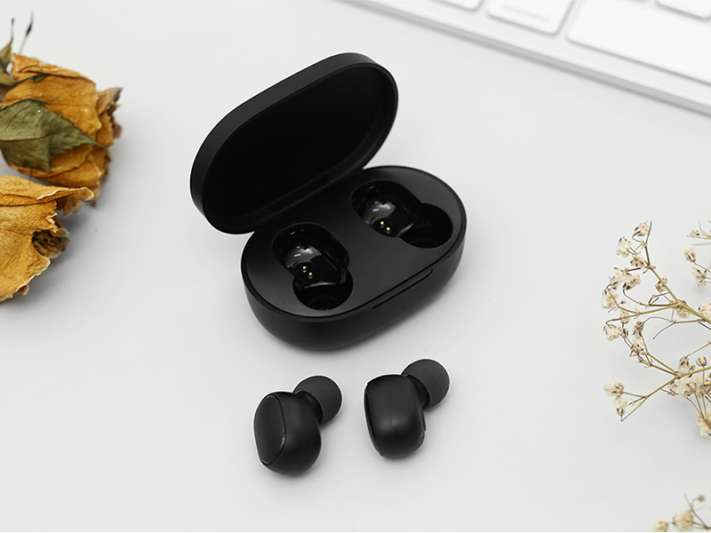 H&igrave;nh thật tai nghe Bluetooth True Wireless Xiaomi Earbuds Basic 2
